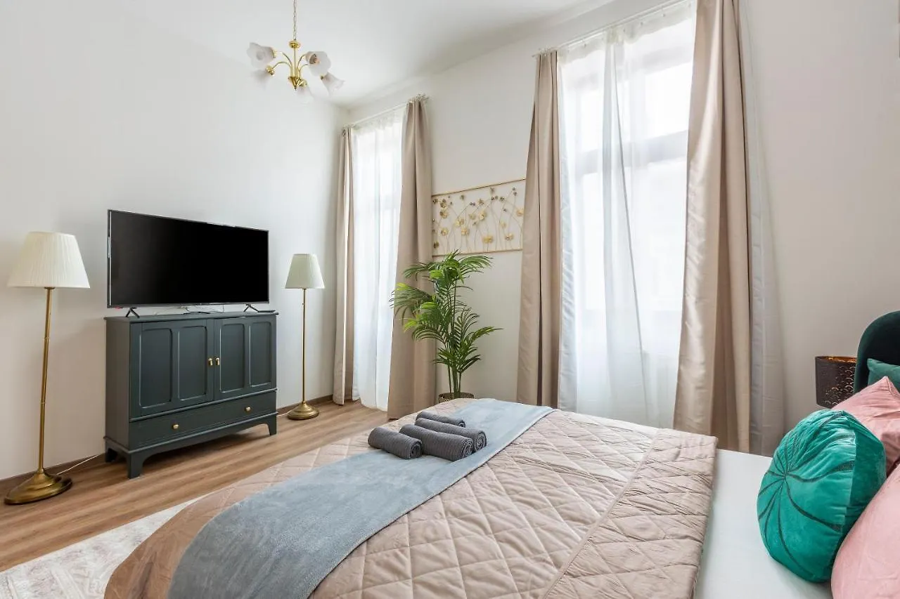 Explore Budapest From A Luxurious Cozy Apartment Macaristan